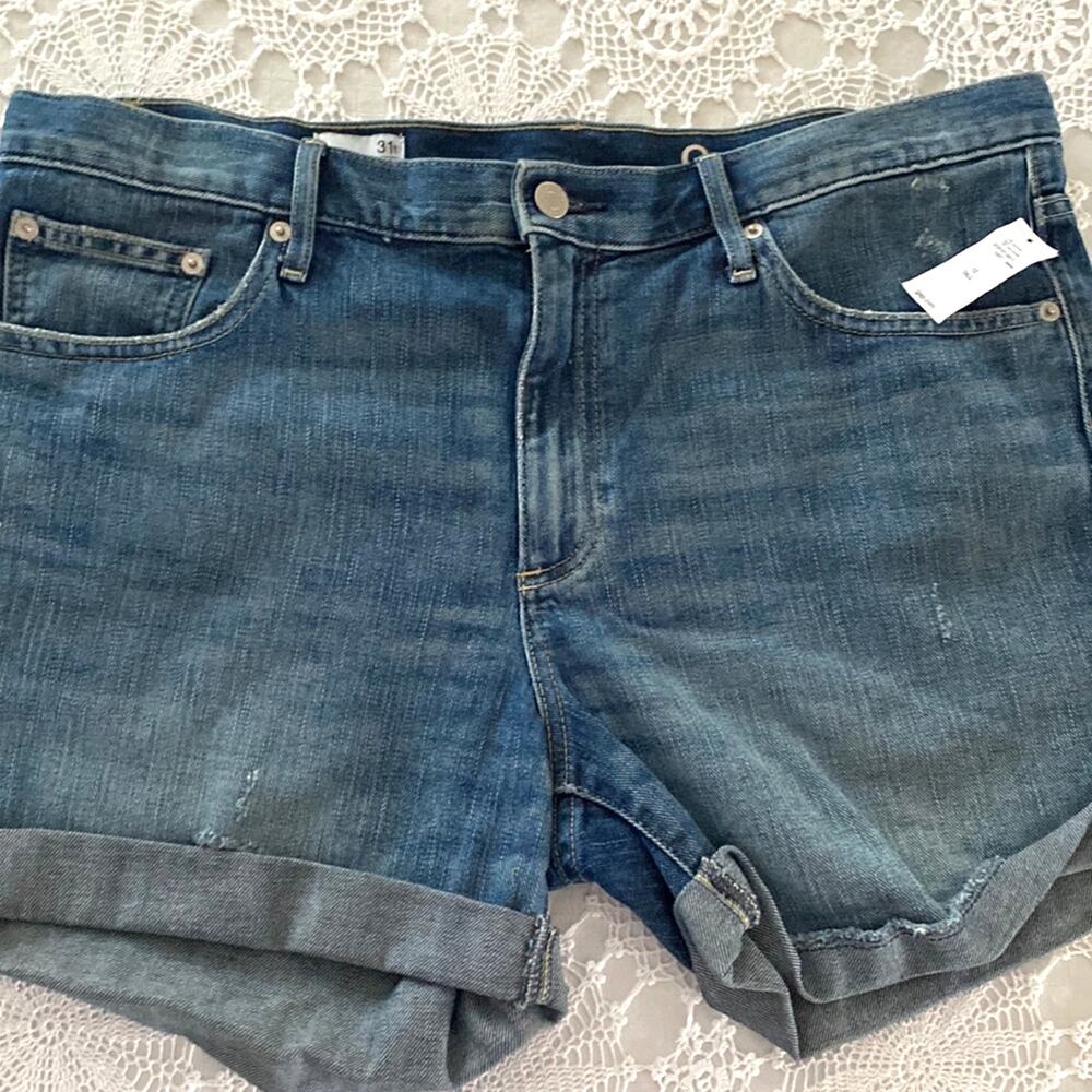 Gap shorts NWT SIZE 31T